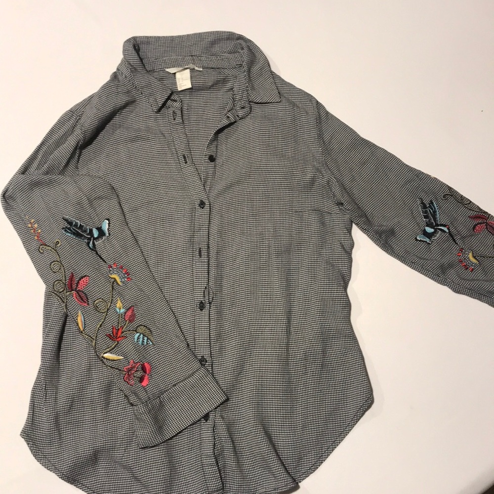 Black and white stripped button up